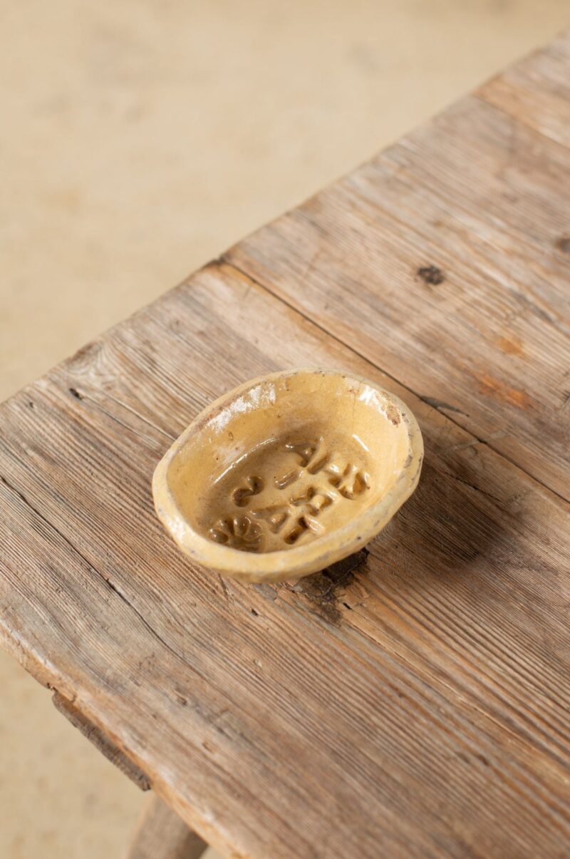 Liloh 19th-Century Italian Glazed Ceramic Quince Jelly Mould