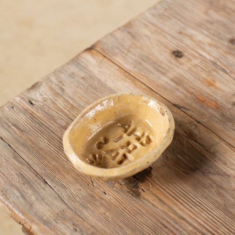 Liloh 19th-Century Italian Glazed Ceramic Quince Jelly Mould