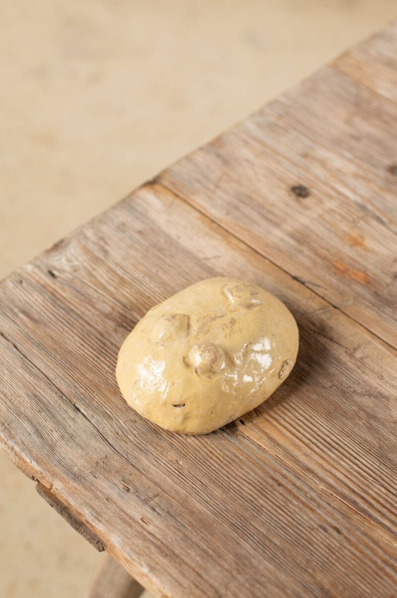 Liloh 19th-Century Italian Glazed Ceramic Quince Jelly Mould - Image 2