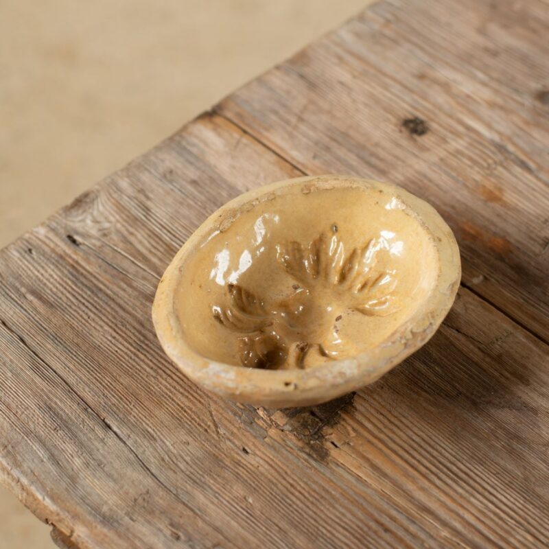 Liloh 19th-Century Italian Glazed Ceramic Quince Jelly Mould – Cherub Design