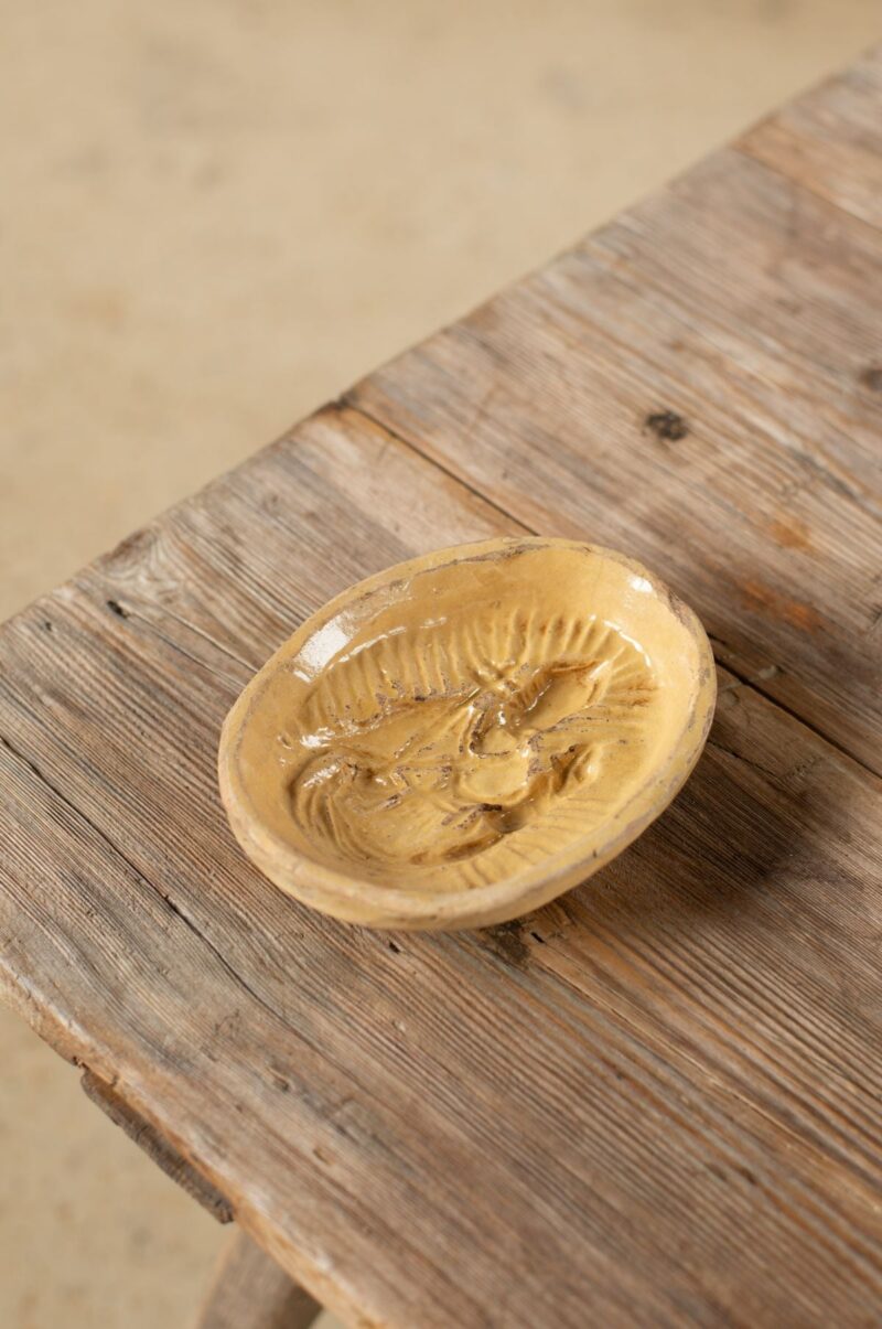 Liloh 19th-Century Italian Glazed Ceramic Quince Jelly Mould – King Figure Design