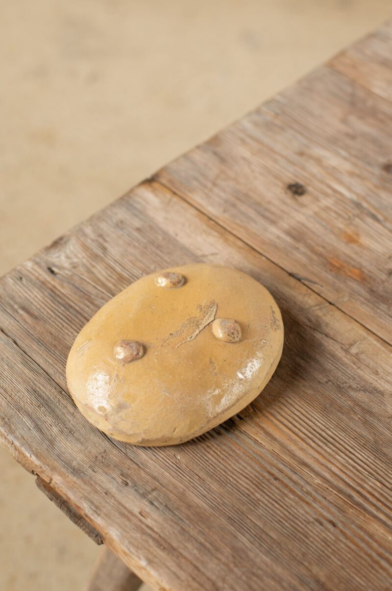 Liloh 19th-Century Italian Glazed Ceramic Quince Jelly Mould – King Figure Design - Image 2