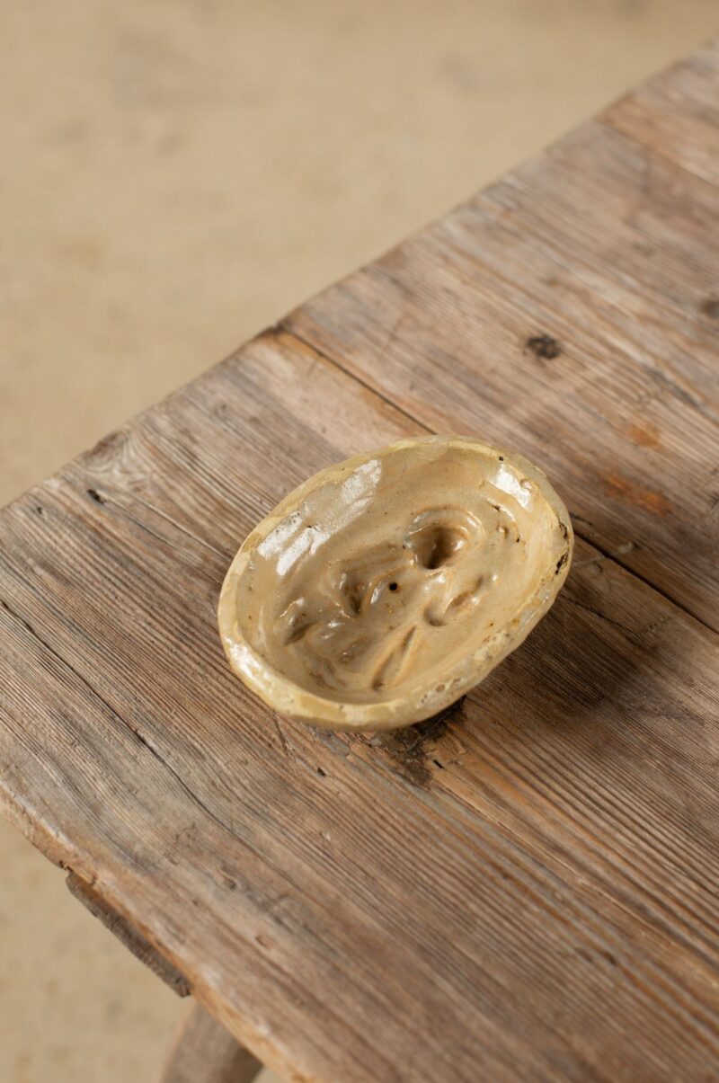 Liloh 19th-Century Italian Glazed Ceramic Quince Jelly Mould – Simple Figure