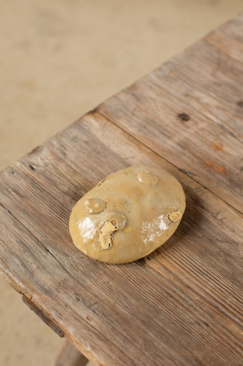 Liloh 19th-Century Italian Glazed Ceramic Quince Jelly Mould – Simple Figure - Image 2