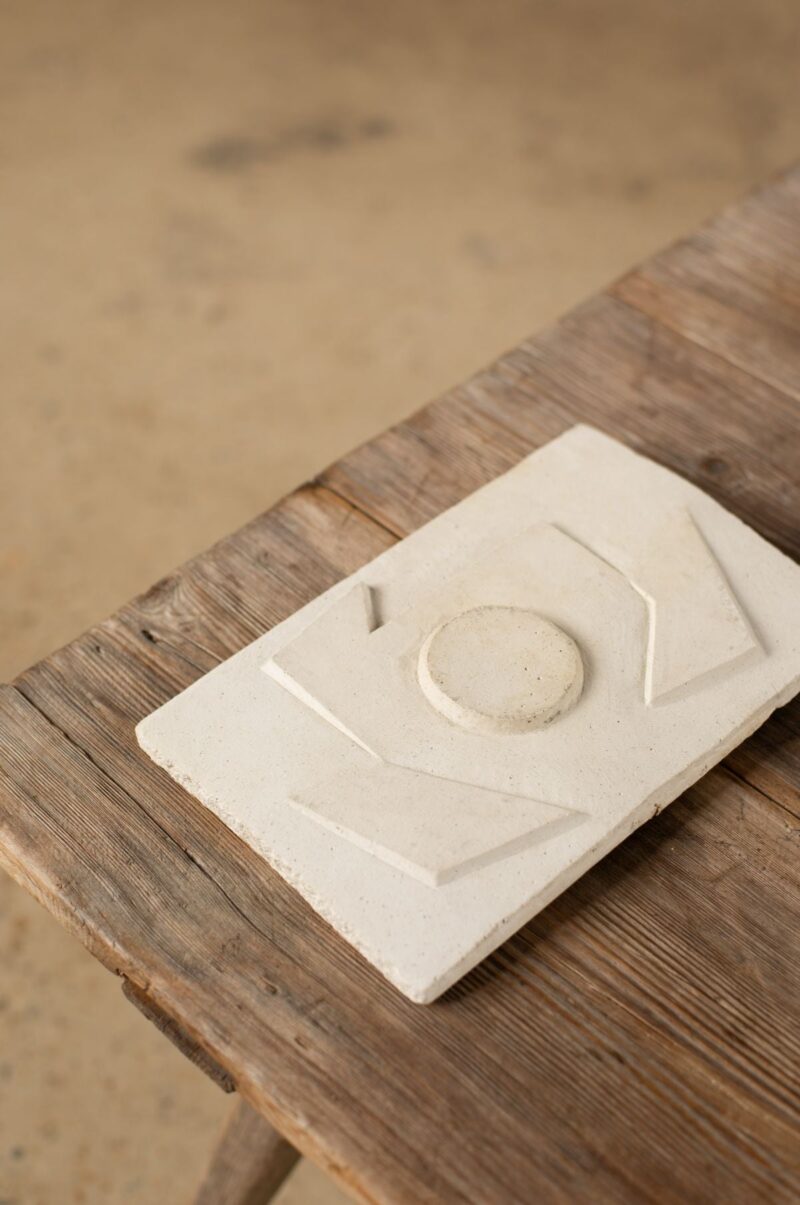 Liloh Mid-Century French Abstract Plaster Relief Wall Tile – c.1950 - Image 2