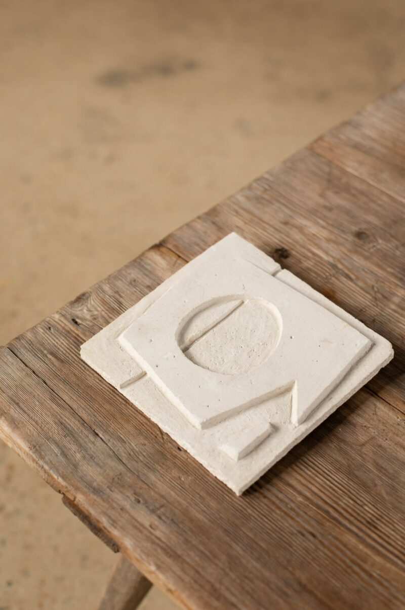 Liloh Mid-Century French Abstract Plaster Relief Wall Tile – c.1950 - Image 2